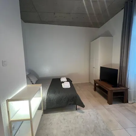 Piaseczno Kamienica Sierakowskiego 14 *