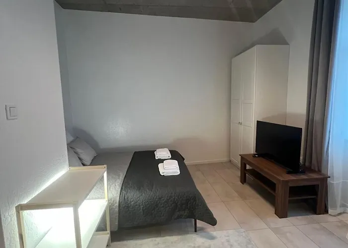 Kamienica Sierakowskiego 14 *